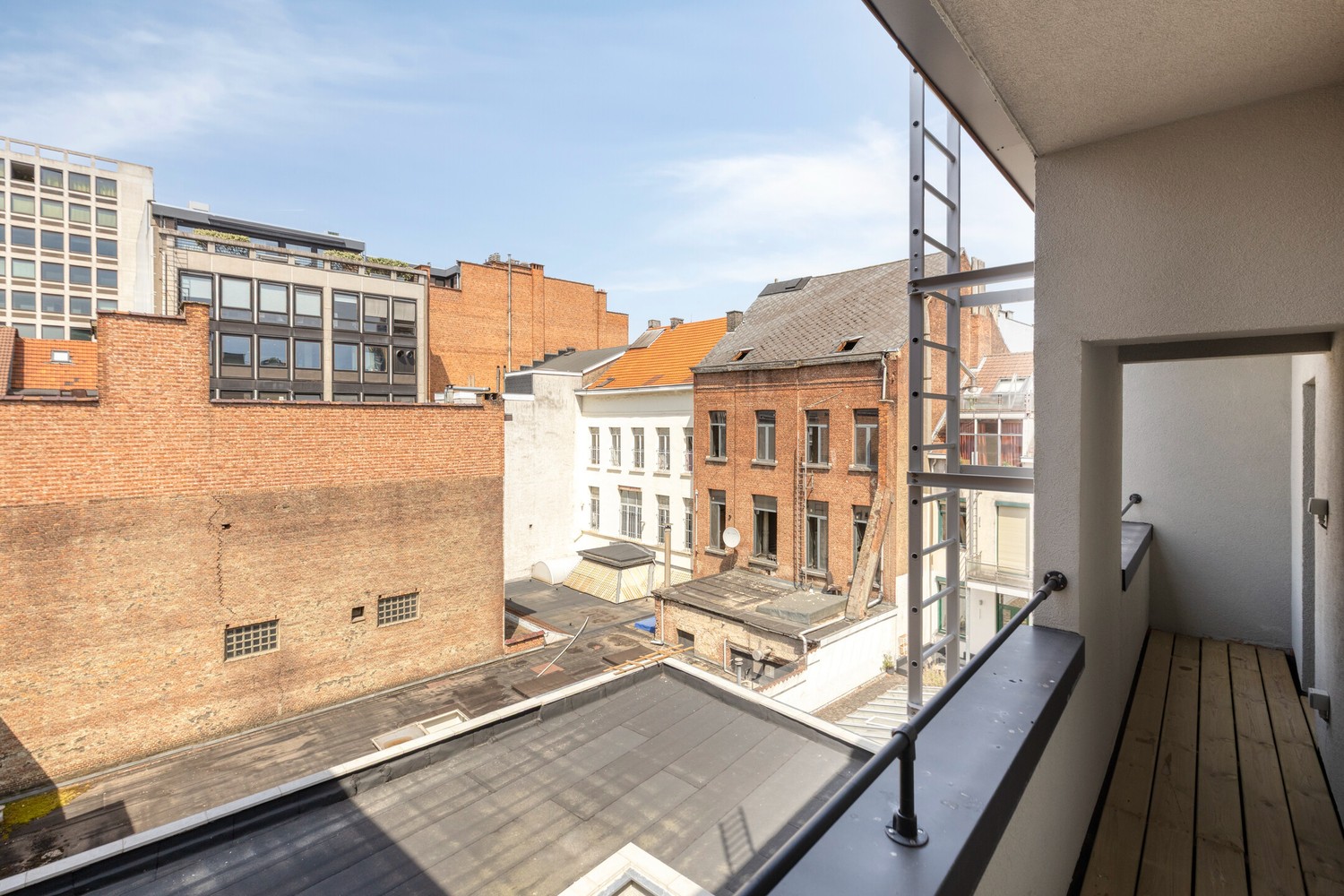 Gerenoveerd 2-slaapkamerappartement met terras in hartje Antwerpen - foto 4