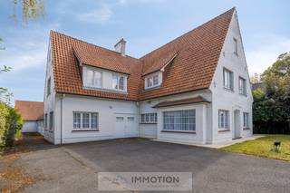 Zoekt u een woning waar ruimte én mogelijkheden samenkomen? Dan is deze karaktervolle villa op 1.251 m² in Marke wat u nodig hebt. Ideaal voor...