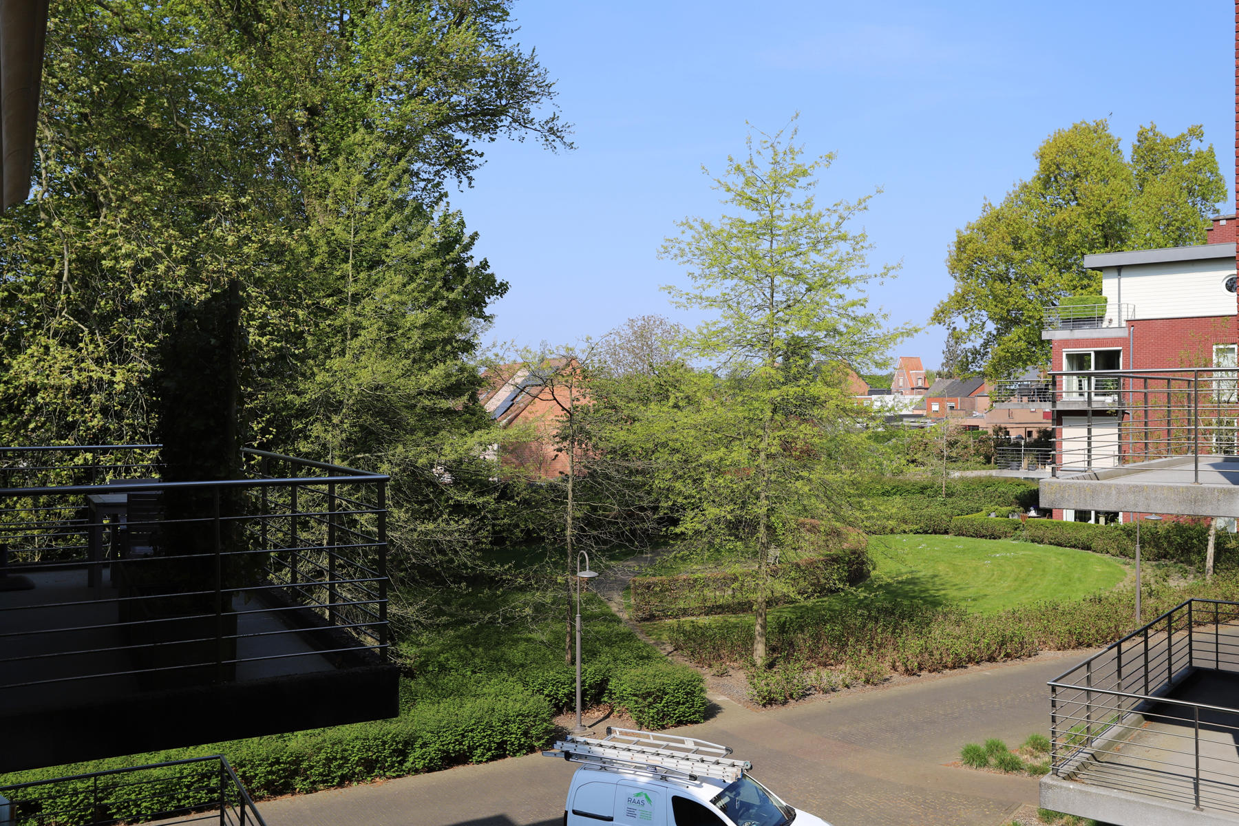 Instapklaar 2 slpk. appartement in klassevol gebouw met lift - foto 3