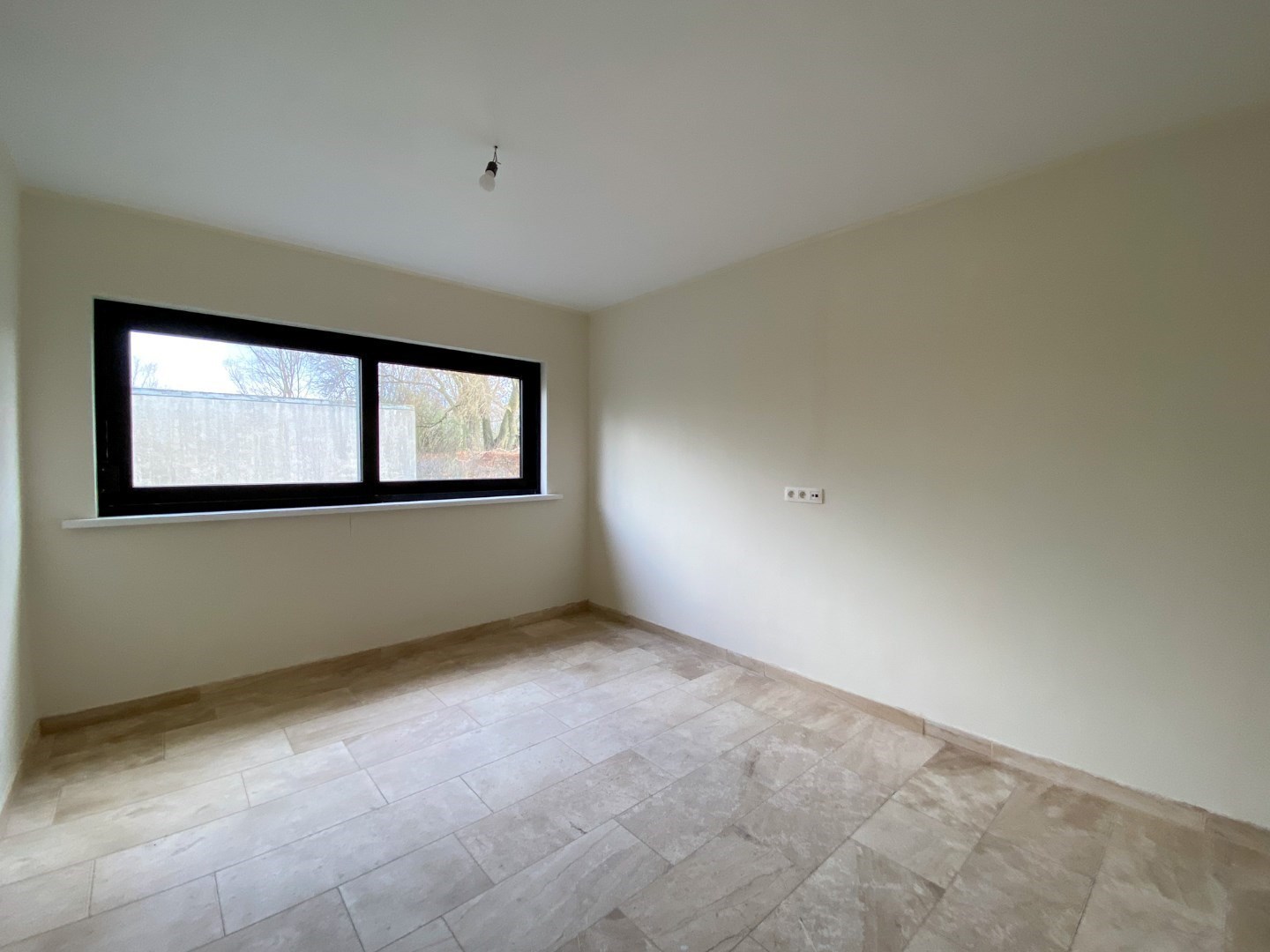 Ruim gelijkvloersappartement met 2 slaapkamers. - foto 4