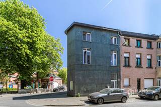 <p><span> </span></p><p><span>Op een opkomende locatie nabij Park Spoor Noord bevindt zich deze interessante opbrengsteigendom (woning) met een totale oppervlakte van circa 120 m². Het hoekpand omvat 3 afzonderlijke wooneenheden van elk ongeveer 37 m² en genereert momenteel een maandelijkse huuropbrengst van €1.370, die nog geïndexeerd kan worden.</span></p><p><span>Elke unit beschikt over aparte meters voor gas, water en elektriciteit, wat zorgt voor een vlot beheer. Het hoekpand werd grotendeels</span><span> </span><span>gerenoveerd doorheen de jaren. Daarbij werd onder meer het dak en de elektriciteit vernieuwd, en werden PVC ramen met dubbele beglazing geplaatst.</span></p><p><span>Dankzij de gunstige ligging, de huidige huuropbrengsten en het verdere potentieel vormt dit pand een interessante opportuniteit voor investeerders.</span></p><p><span>Ben je op zoek naar een opbrengsteigendom met veel mogelijkheden Mis deze kans niet! Bruikbare vloeropp. 120 m² – ref.: netto vloeropp. Voor meer info of een gratis schatting surf naar </span><span><span>www.hansimmo.be</span></span><span>.</span></p><p><span> </span></p>