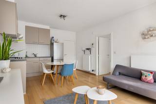 Dit verzorgd 1-slaapkamerappartement, gelegen in de Bexstraat in het hart van Antwerpen, is ideaal zowel voor eigen bewoning als voor investering.<br /><br />De indeling is praktisch en aangenaam: een gezellige leefruimte met open keuken, een ruime slaapkamer met aansluitend de badkamer. De badkamer is volledig betegeld en uitgerust met een toilet, bad en voorziening voor wasmachine en droogkast.<br /><br />Het appartement maakt deel uit van een recent gebouw (2006) en is momenteel verhuurd, wat het extra interessant maakt voor investeerders.<br /><br />EPC: 130 kWh/m²<br />Elektriciteit conform<br /><br />Stedenbouwkundige inlichtingen: Wg, Gvkr, Vg, Gvv, Gmo