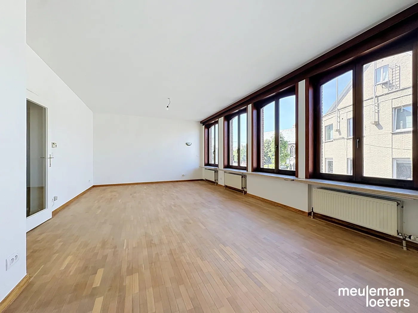 Ruim en lichtrijk appartement met twee slaapkamers in hartje Oostkamp - foto 3