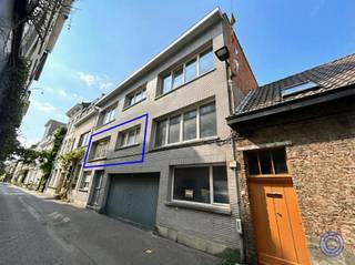 Information plateC'est une véritable aubaine ! Bienvenue dans cet appartement prêt à l'emploi au 1er étage d'un petit immeuble, situé dans une rue...