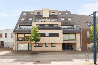 Appartement prêt à emménager avec terrasse exposée plein sud, superbe vue sur le Kluisberg et garage fermé privatif (20m²), situé au premier...
