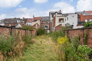 Op te frissen bel-etage woning met 3 slk op een mooi perceel te Lier.Algemeen:- Ruime, op te frissen woning- Gelegen in het centrum van Lier vlakbij...