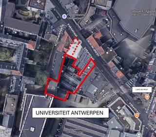 UNIEKE KANS!GEMENGD GEBOUW7% BRUTO RENDEMENTOP TOPLOCATIE IN HET STADSCENTRUM CA. 1030M² OPP. BEW.620M² GRONDOPP.Deze volledige eigendom is gelegen...