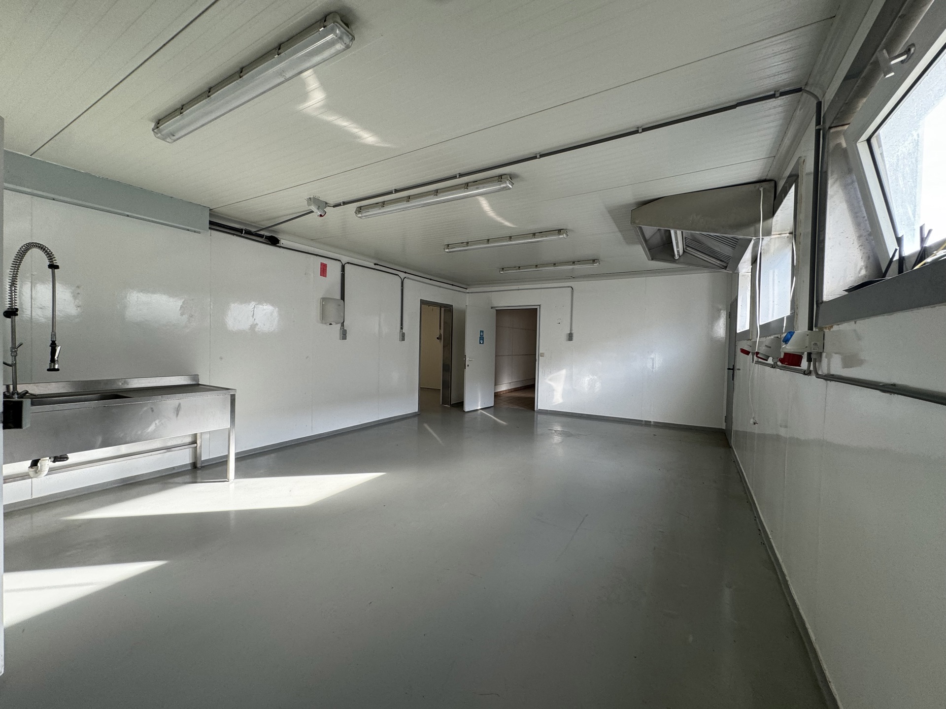 Industrieel gebouw met diverse mogelijkheden en diepvries - foto 4