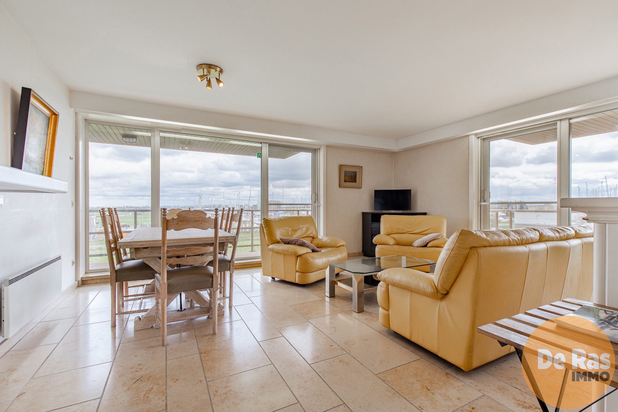 NIEUWPOORT – Ruim appartement op toplocatie aan de haven - foto 1