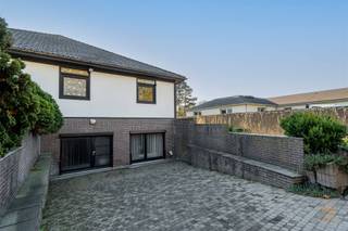 Te renoveren villa met kantoorruimte en magazijn op 2050 m² grond Welkom in deze originele op te frissen woning in het landelijke Duffel aan de grens...