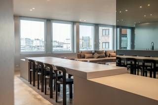 Ce loft de 192 m² entièrement meublé bénéficie d'un emplacement central, en face de la gare et à quelques pas du centre commercial. L'appartement...