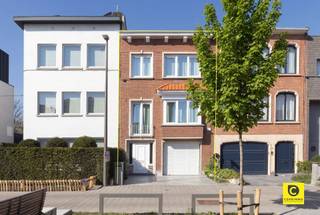 Rustig gelegen bel-etagewoning met 3 slaapkamers, overdekt terras en prachtige tuin!In een rustige, kindvriendelijke woonwijk, recent ingericht als...