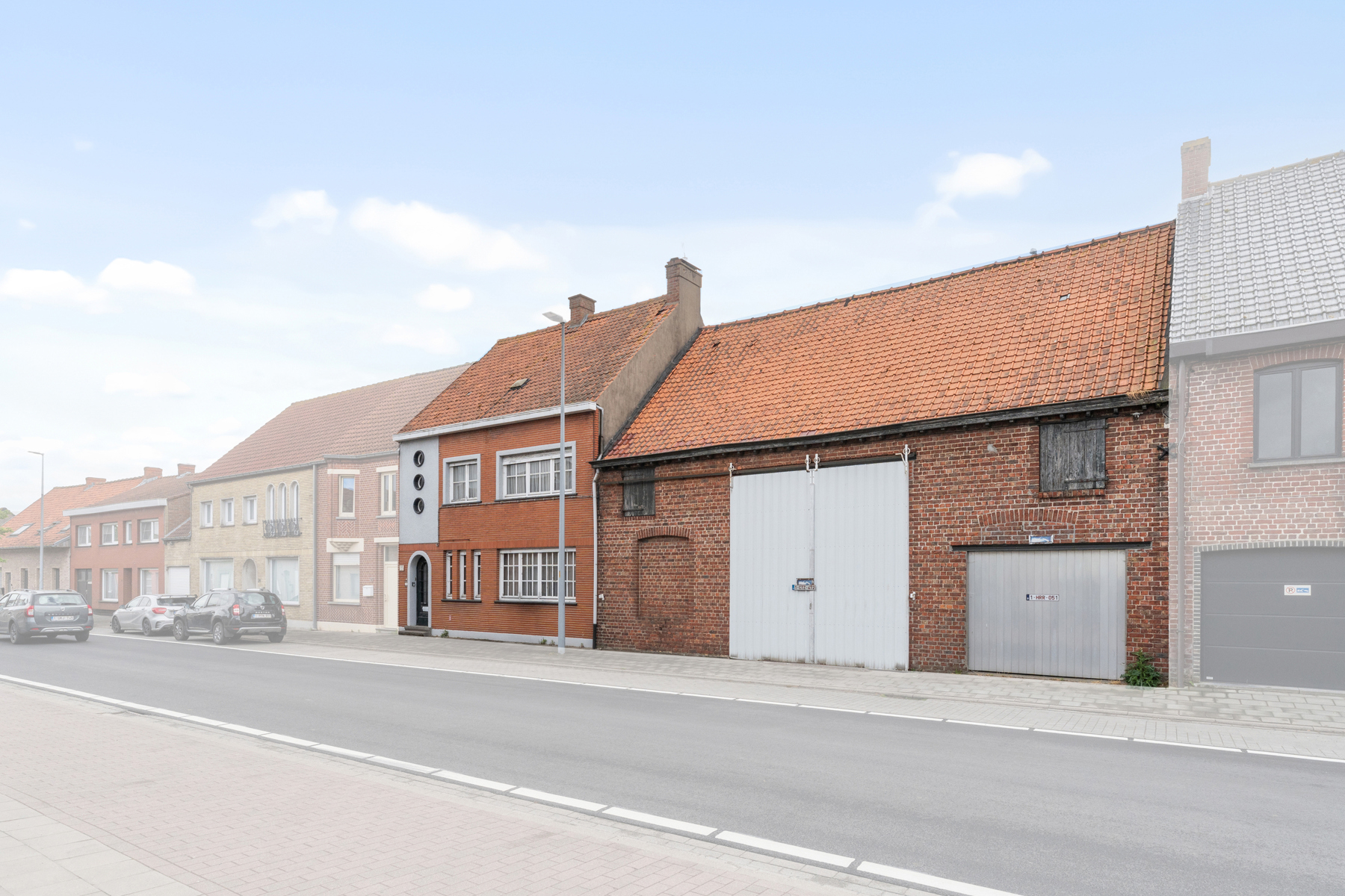 Te renoveren woning met bijgebouwen op perceel van 1697 m² - foto 1