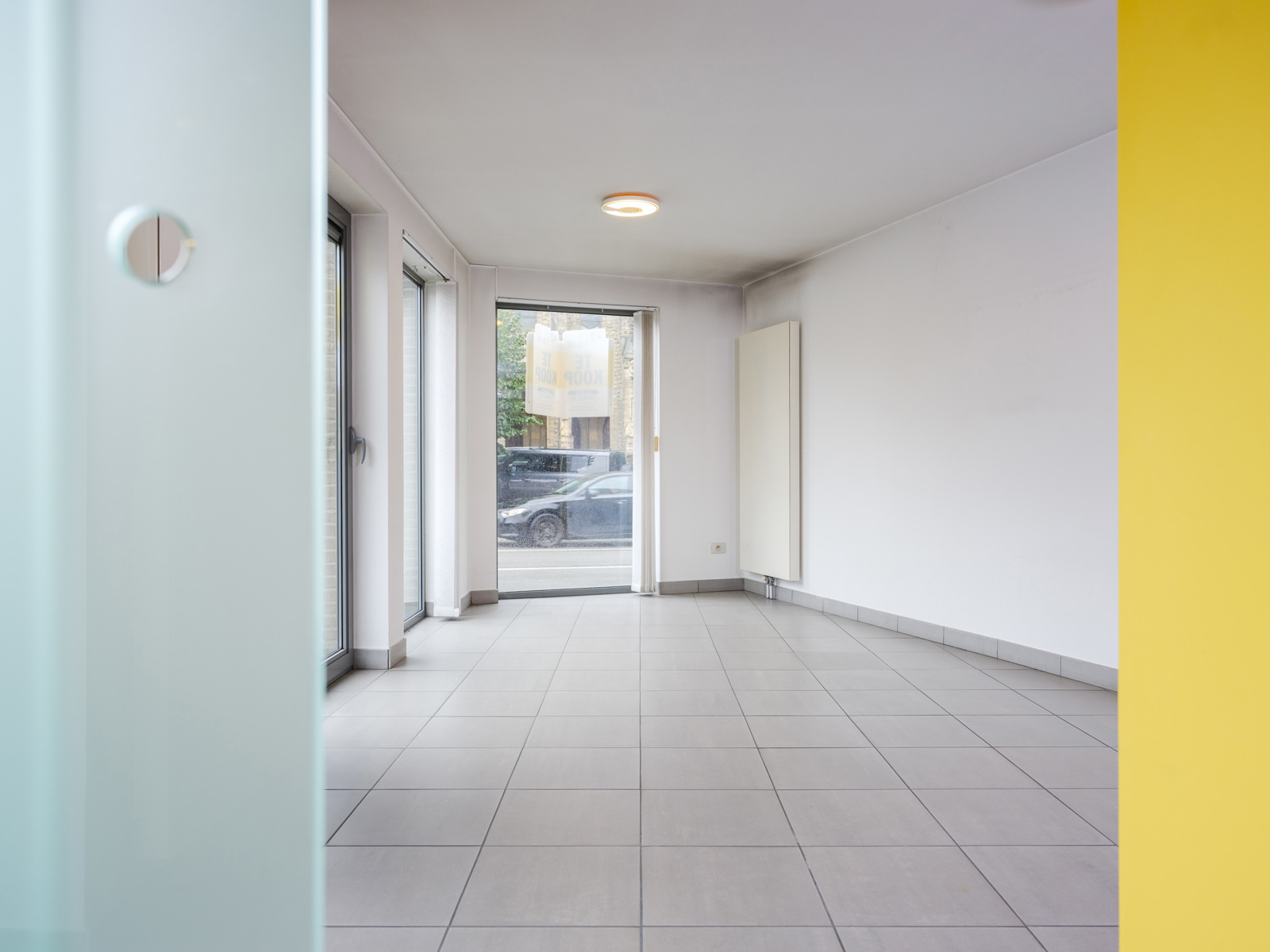 Kantoorruimte te koop op een uitstekende locatie in het centrum van Tielt - foto 2