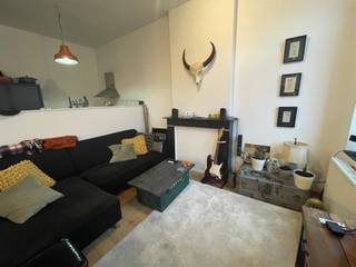 Gezellig appartement met hoge plafonds in een herenhuis kortbij station en centrum. Dit appartement heeft een mooie leefruimte met keuken,...