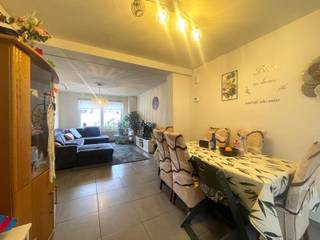 Deze gezinswoning biedt vier slaapkamers, een gezellige woonkamer en een praktische keuken. De ligging in het hart van Wervik maakt alles...