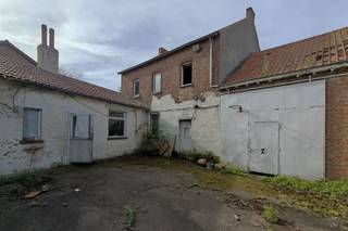 Dit handelspand met woonst met een grondoppervlakte van 21a30ca ligt op de Steenweg in Diepenbeek. De Steenweg is een gewestweg die Diepenbeek...