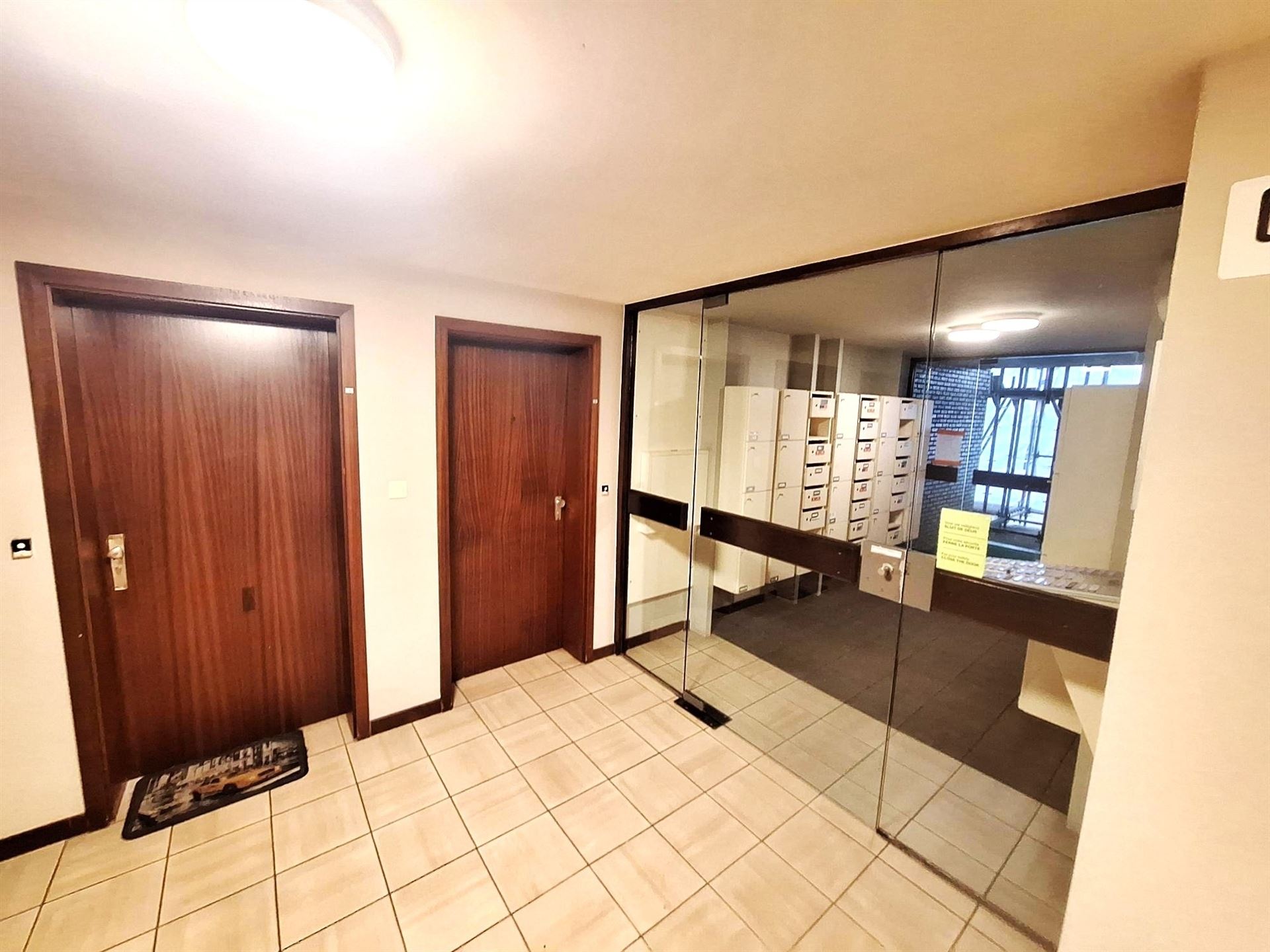 Studio spacieux à rafraîchir dans le centre de Merelbeke - photo 4