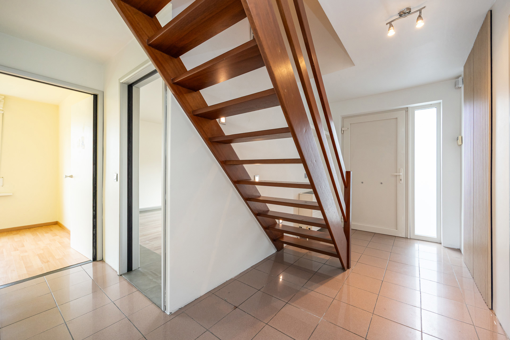 Ruime woning in gegeerde buurt - foto 2