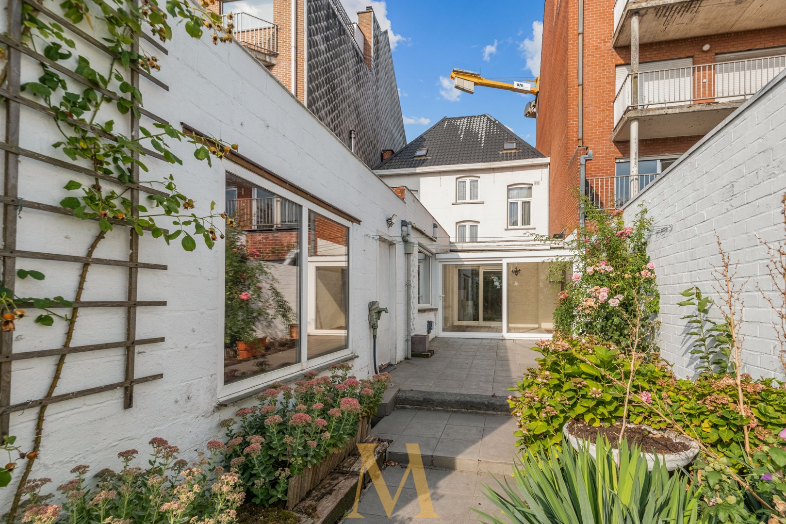 Investeringspand met handelsruimte én ruime woonst in hartje Sint-Eloois-Vijve - photo 3