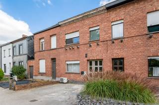 Interessante opbrengsteigendom bestaande uit een studio en duplexappartement, gunstig gelegen in Sint-Katelijne-Waver, vlakbij het bruisende...