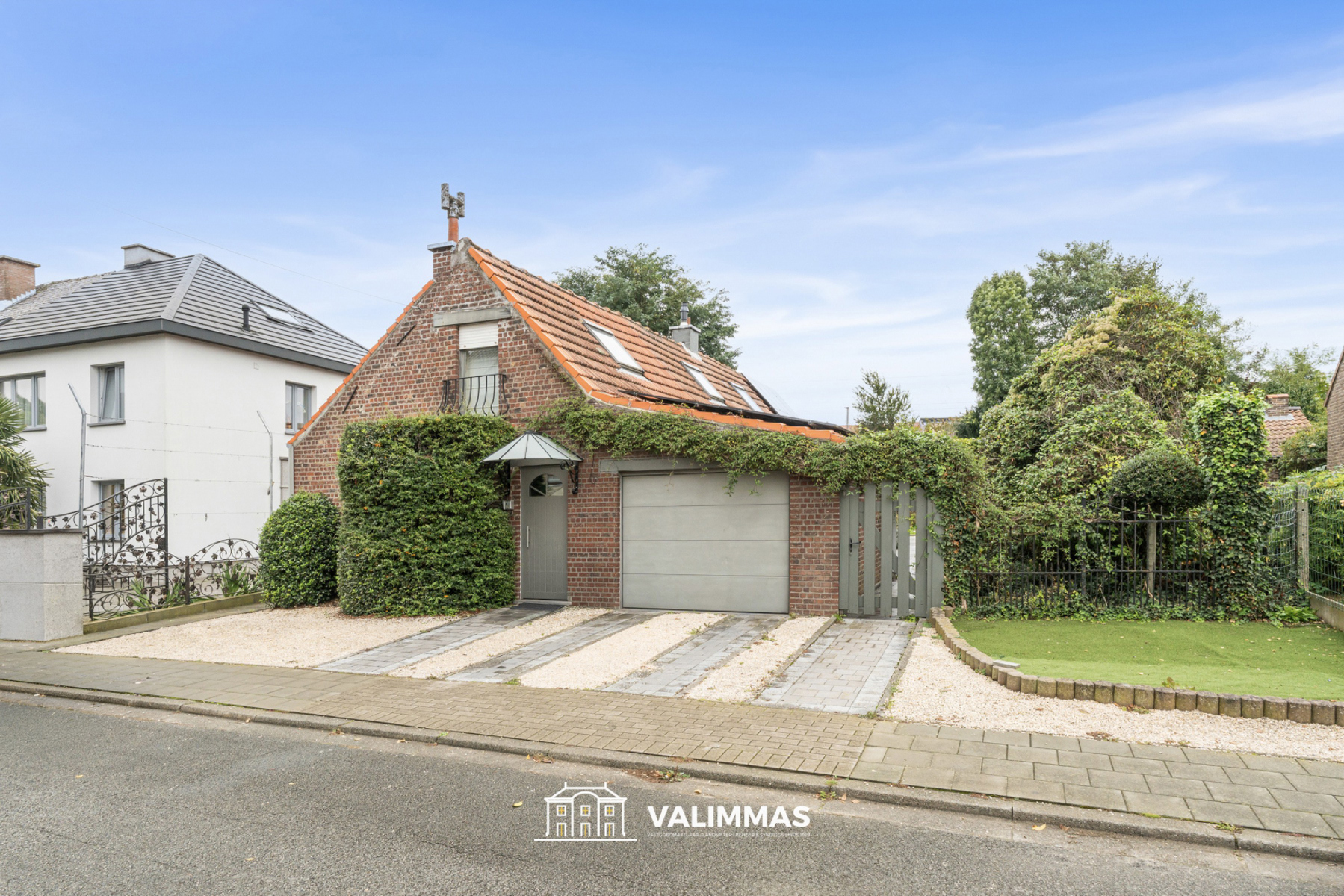 Charmante en instapklare woning met garage en mooie tuin... - foto 1