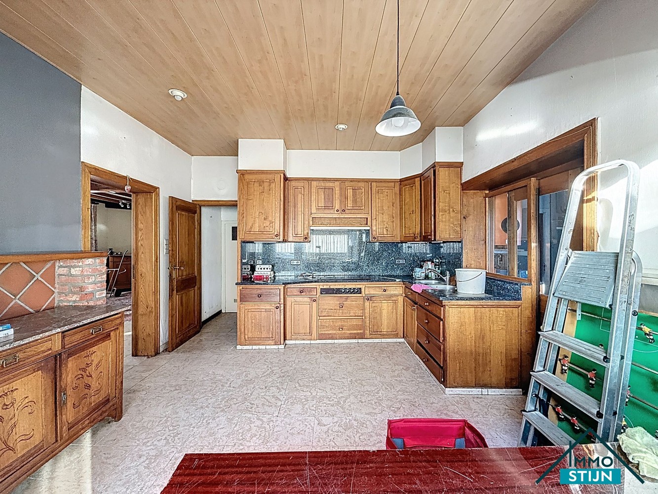 Ruime te renoveren woning met veel potentieel - foto 4