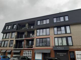 Dit appartement bevindt zich in het centrum van Gavere, op wandelafstand van winkels, openbaar vervoer en andere voorzieningen. Daarnaast ligt het...