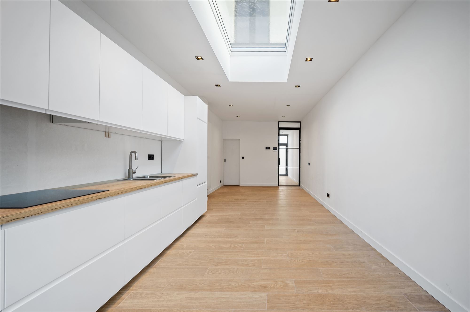 Vernieuwde woning met 2 ruime kamers en tuin - foto 4