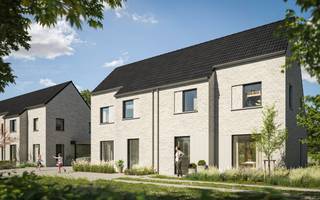 Dichtbij het centrum van Lokeren ter hoogte van de Vondelstraat wordt een nieuwe, kindvriendelijke woonbuurt opgericht. Deze gesloten en halfopen nieuwbouwwoningen beloven het perfecte evenwicht te worden tussen het weelderig groen en de stadse gemakken zoals openbaar vervoer, winkels en scholen. Bovendien worden alle woningen traditioneel gebouwd met hoogwaardige materialen en energiezuinige technieken waardoor uw comfort geoptimaliseerd wordt.
<ul>
<li>Elke woning beschikt over: </li>
<li>Een lichtrijke leefruimte met open keuken; </li>
<li>3 ruime slaapkamers; </li>
<li>Badkamer met bad en douche </li>
<li>Ruime bergruimte/wasplaats en zolder</li>
<li>Carport </li>
</ul>
Dankzij de ligging en duurzame visie zijn deze woningen geschikt als vaste woonplaats of rendabele investering. Je koopt aan een vaste prijs en hebt de keuze om zelf je afwerking te bepalen of volledig ontzorgd te worden. Voor investeerders zoeken we bovendien gratis de eerste huurder, wat zorgt voor zekerheid én gemak.<br /><br />De ligging scoort een Mobiscore van 8,2/10: scholen, winkels, openbaar vervoer en het stadscentrum bevinden zich op wandel- of fietsafstand. Ook het op - en afrittencomplex van de E17 en natuurgebied De Hagemeersen liggen vlakbij. Interesse in wonen in een groene wijk met stedelijk gemak?<br /><br />Ontdek dit unieke project in Lokeren en contacteer ons vrijblijvend voor meer informatie.<br />Jouw nieuwe thuis in Lokeren wacht op je.