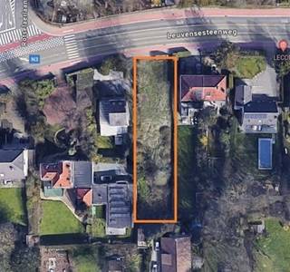 Beautiful building plot located a few hundred metres from the British School. This south-facing land has a width on the street side of +/- 15.50 m on...