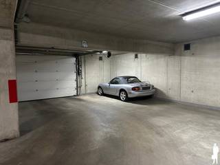 Ondergrondse autostaanplaats nr.1 gelegen in Gooreind -Wuustwezel in appartementencomplex afgesloten met automatische poort en afstandsbediening. Onmiddellijk beschikbaar. Huurprijs € 95/maand<br />Eerste 3 jaar geen index aanpassing.
