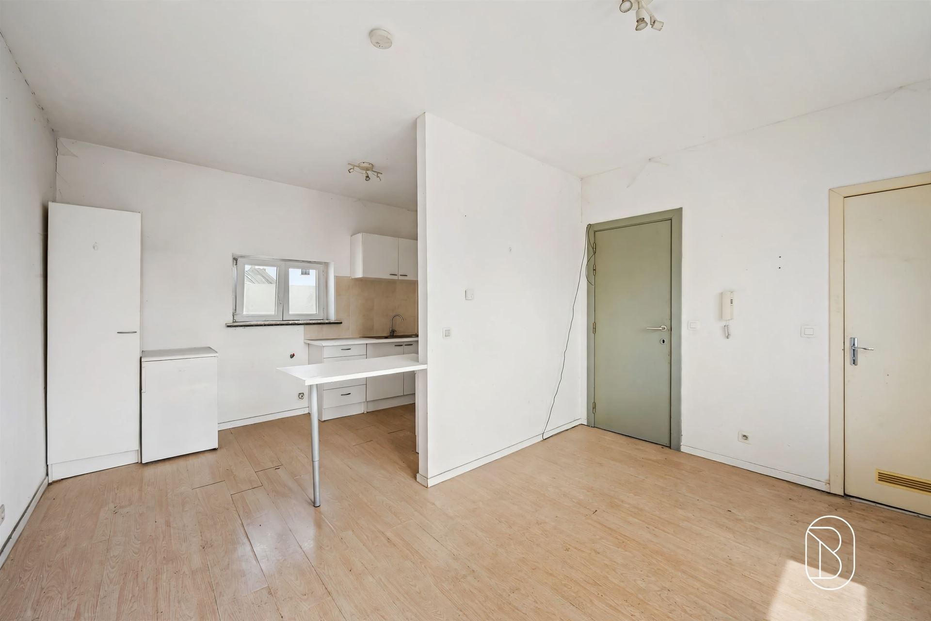 Te renoveren woning met 5 kamers, en parkeergelegenheid - foto 5