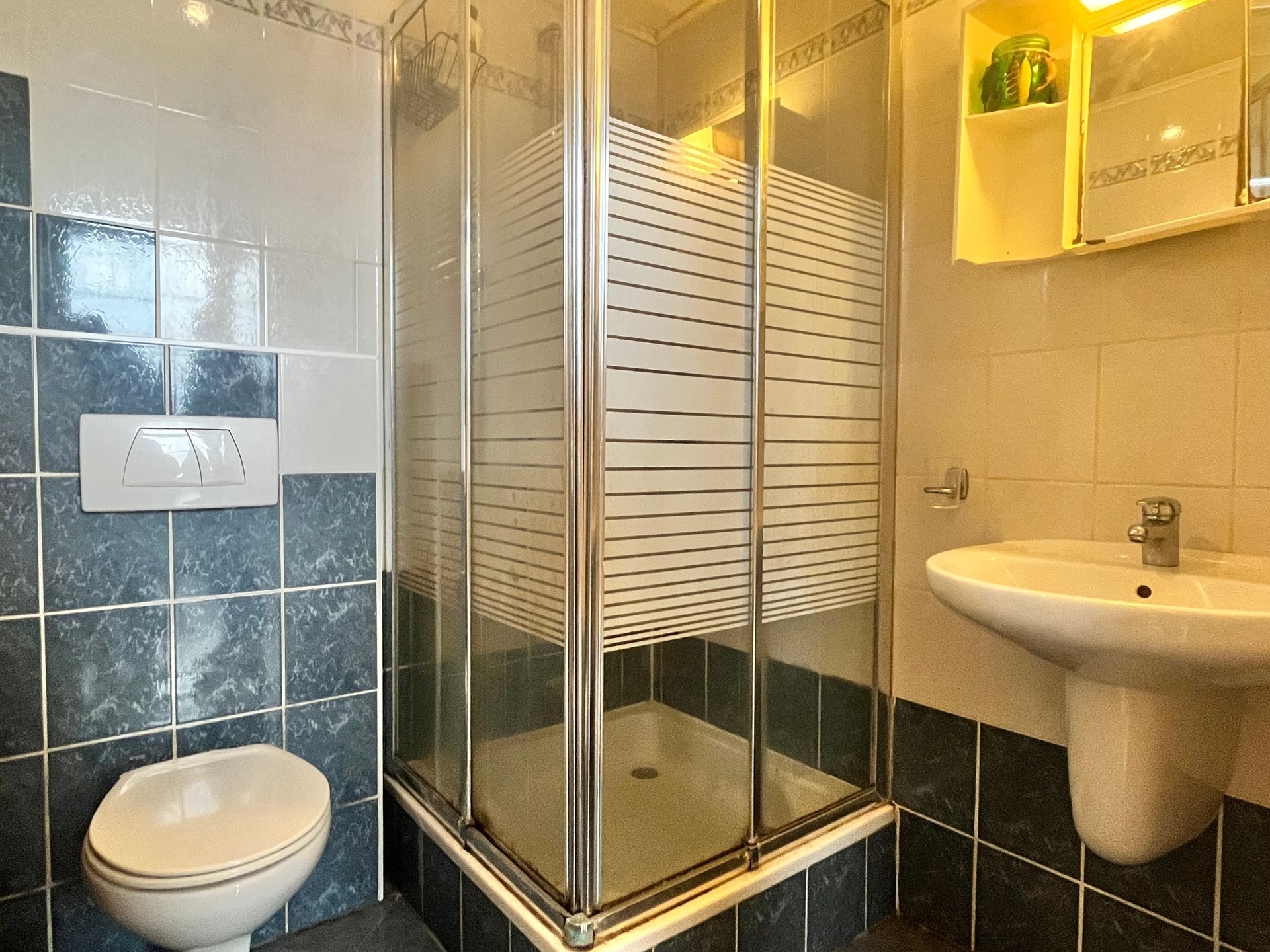 Authentiek gelijkvloers appartementje met slaapmezzanine vlakbij de universiteit! - foto 3