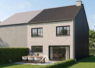 <p>Bent u op zoek naar een moderne en energiezuinige nieuwbouwwoning op een rustige locatie? Deze hedendaagse woning in Ijzerland te Desselgem wordt <strong>aangeboden als voorontwerp/concept, waardoor u nog de kans krijgt om de woning mee vorm te geven volgens uw eigen wensen en budget.</strong></p>
<p>Het ontwerp werd uitgewerkt door W-architecten en combineert een tijdloze architectuur met een doordachte indeling en veel lichtinval. Op het gelijkvloers bevindt zich een ruime open leefruimte met zithoek, eethoek en keuken met eiland. Dankzij de grote raampartijen geniet u van een aangename connectie met de tuin en het terras.</p>
<p>Verder beschikt het gelijkvloers over een inkomhal met gastentoilet, een praktische berging/wasplaats en een <strong>inpandige garage</strong>.</p>
<p>Op de verdieping vindt u <strong>drie volwaardige slaapkamers</strong>, een <strong>badkamer met ligbad en dubbele wastafel</strong>, een <strong>aparte douchekamer</strong>, een <strong>apart toilet</strong> en een praktische <strong>dressing</strong>.</p>
<p><strong>Indeling en troeven:</strong></p>
<p>✅ Ruime en lichtrijke leefruimte met zithoek en eethoek<br />✅ Open keuken met eiland en zicht op de tuin<br />✅ 3 volwaardige slaapkamers<br />✅ Aparte douchekamer en gastentoilet<br />✅ Inpandige garage en praktische berging<br />✅ Energiezuinige nieuwbouwwoning<br />✅ Rustige en aangename ligging in Desselgem<br />✅ <strong>Conceptwoning met mogelijkheid tot aanpassingen</strong></p>
<p>De woning wordt aangeboden als <strong>voorontwerp</strong>, waardoor zowel de indeling als de afwerking nog kunnen worden aangepast aan uw wensen. Het project vertrekt vanuit het <strong>lastenboek</strong>, dat nog volledig kan worden bijgestuurd op basis van de keuzes van de koper.</p>
<p>Bent u op zoek naar een nieuwbouwwoning die u nog mee kan vormgeven volgens uw eigen smaak en woonwensen?<br />Neem dan gerust contact met ons op voor meer informatie, de plannen of een persoonlijk gesprek.</p>