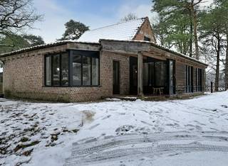 Gerenoveerde boutique woning, met aparte stal voor paarden, garage en weides.Deze charmante woning, voorzien van warmtepomp en...