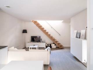 EPC: BMobility Score: 9.5/10In the charming Borreputsteeg, you will find this exceptional home, ideally located in the vibrant center of Ghent. Here...
