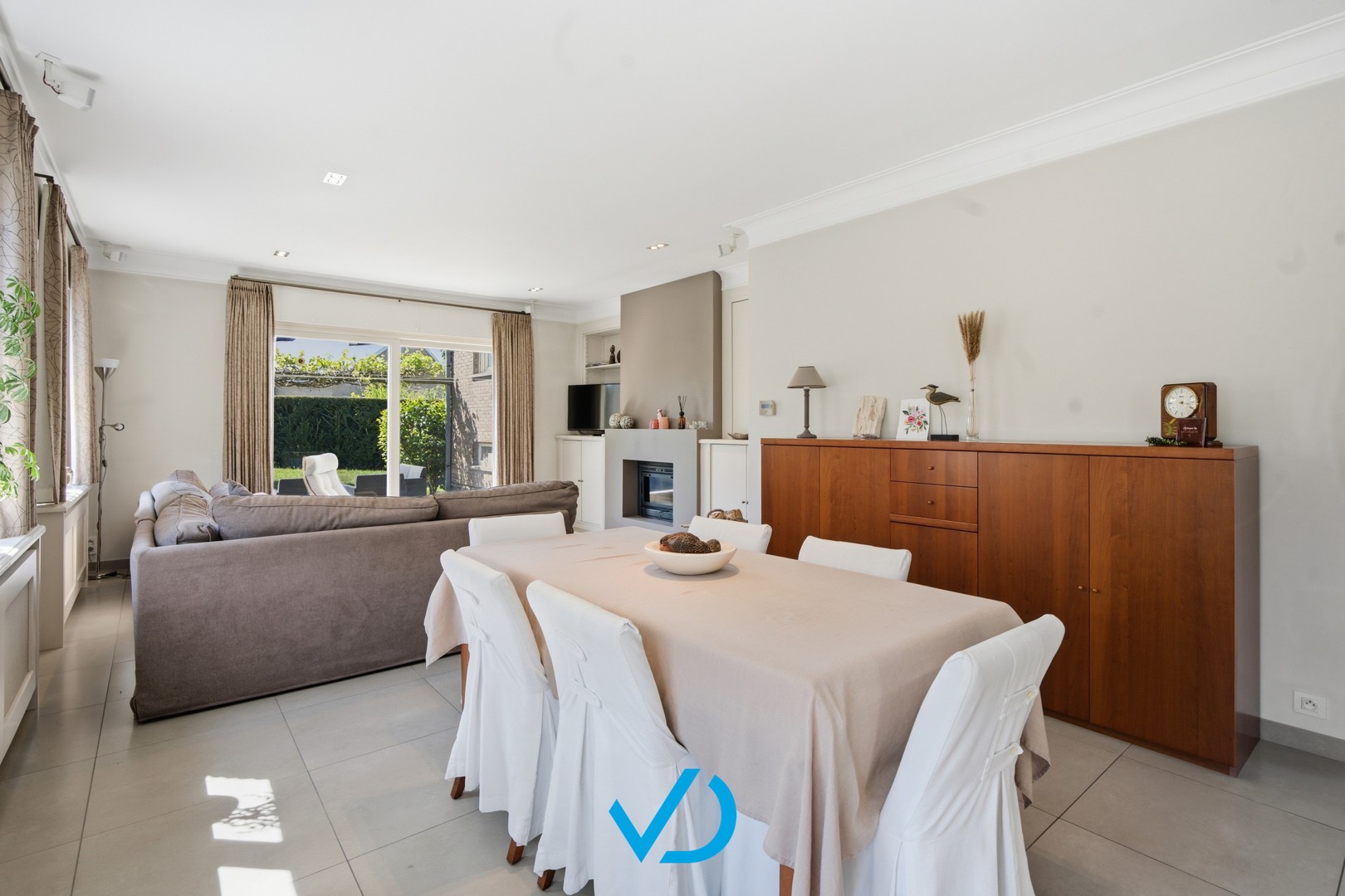Karaktervolle en ruime woning met zonnige tuin en topligging in Ieper! - foto 4