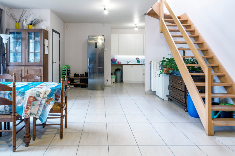 Roeselare, Instapklaar duplexwoning te koop in een gezellig woonerf met 2 slaapkamer, betaalbaar wonen ! - foto 1