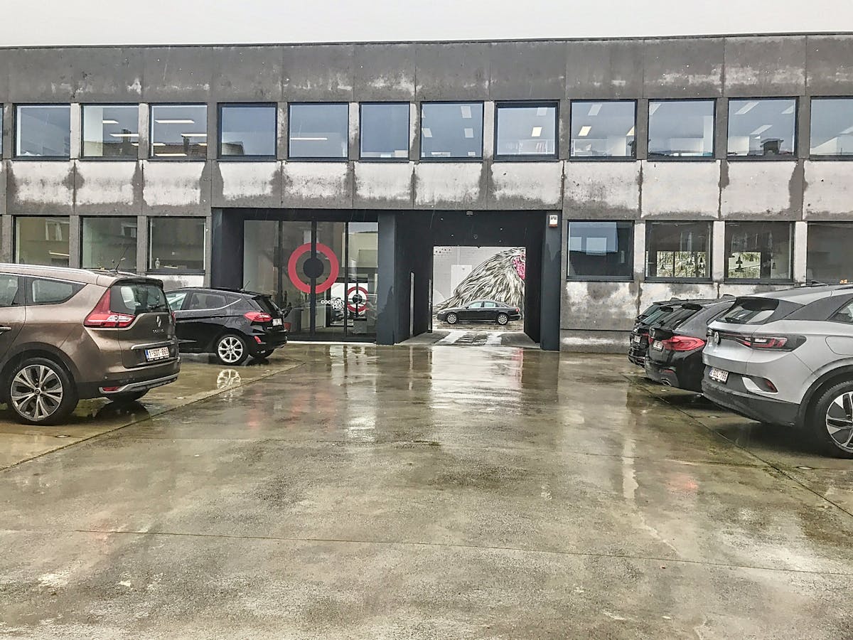 Instapklaar en bemeubeld kantoor te huur in het bedrijvencentrum Cockpit 145 te Wevelgem - foto 1