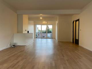 Recent gerenoveerd appartement op de eerste verdieping met twee slaapkamers en twee terrassen, in hartje Aalst.📍 Toplocatie :Rechtover het Koningin...