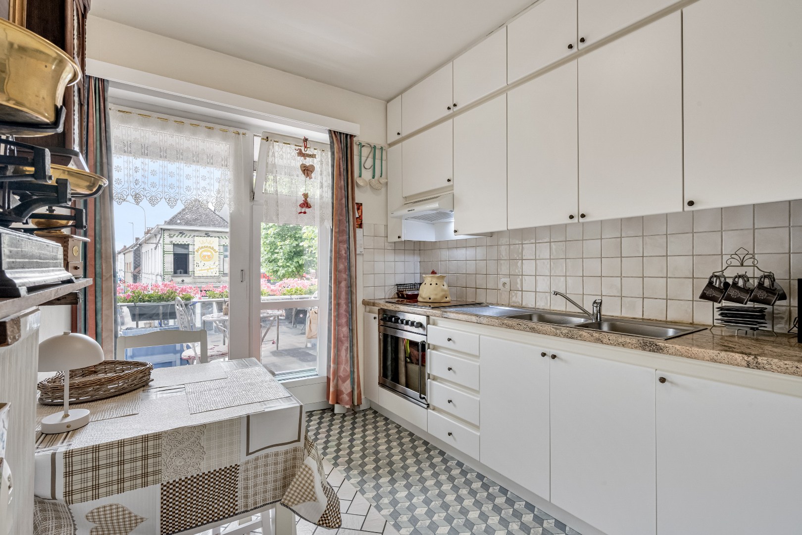 CENTRUMLIGGING - Lichtrijk appartement MET garage - foto 4