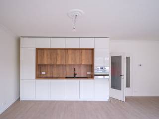 This recently fully renovated apartment welcomes its residents in a fresh and contemporary interior. The thorough renovation translates into a move-in ready living environment.<br /><br />The apartment features two full-sized bedrooms, each with plenty of privacy, and two bathrooms. This exceptionally practical layout makes the property not only attractive for a couple or family, but also particularly suitable for two friends, colleagues, or co-housers who want to live together without compromising on their personal space.<br /><br />The living spaces form the shared heart of the apartment and invite relaxation, cooking, and socializing, while the separate sleeping and bathroom facilities provide the necessary independence.<br /><br />An attractive rental property for those looking for a fully renovated apartment with two bedrooms, two bathrooms, and a flexible layout that perfectly suits a contemporary way of living.
