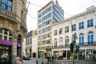 Is het centrum van de stad uw geprefereerde uitvalsbasis? Dan bevalt dit recent gerenoveerde appartement u zeker, te midden van de...