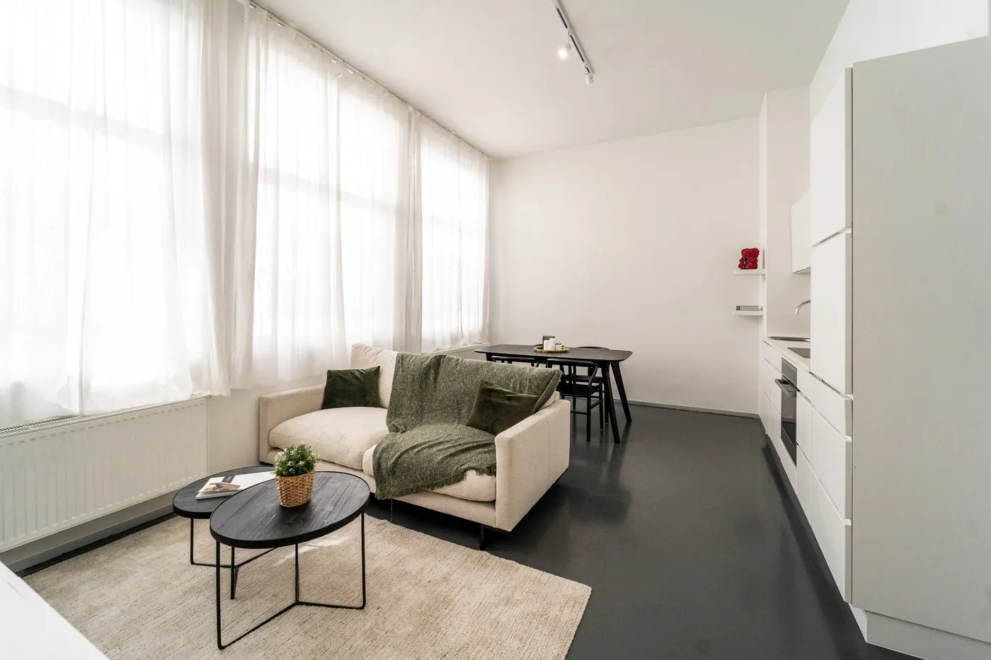 Trendy bemeubeld gelijkvloers appartement met buitenruimte - foto 5
