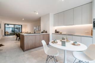 Op een toplocatie aan het station van Diksmuide bevindt zich dit ruim en instapklaar nieuwbouwappartement met 3 slaapkamers in Residentie...