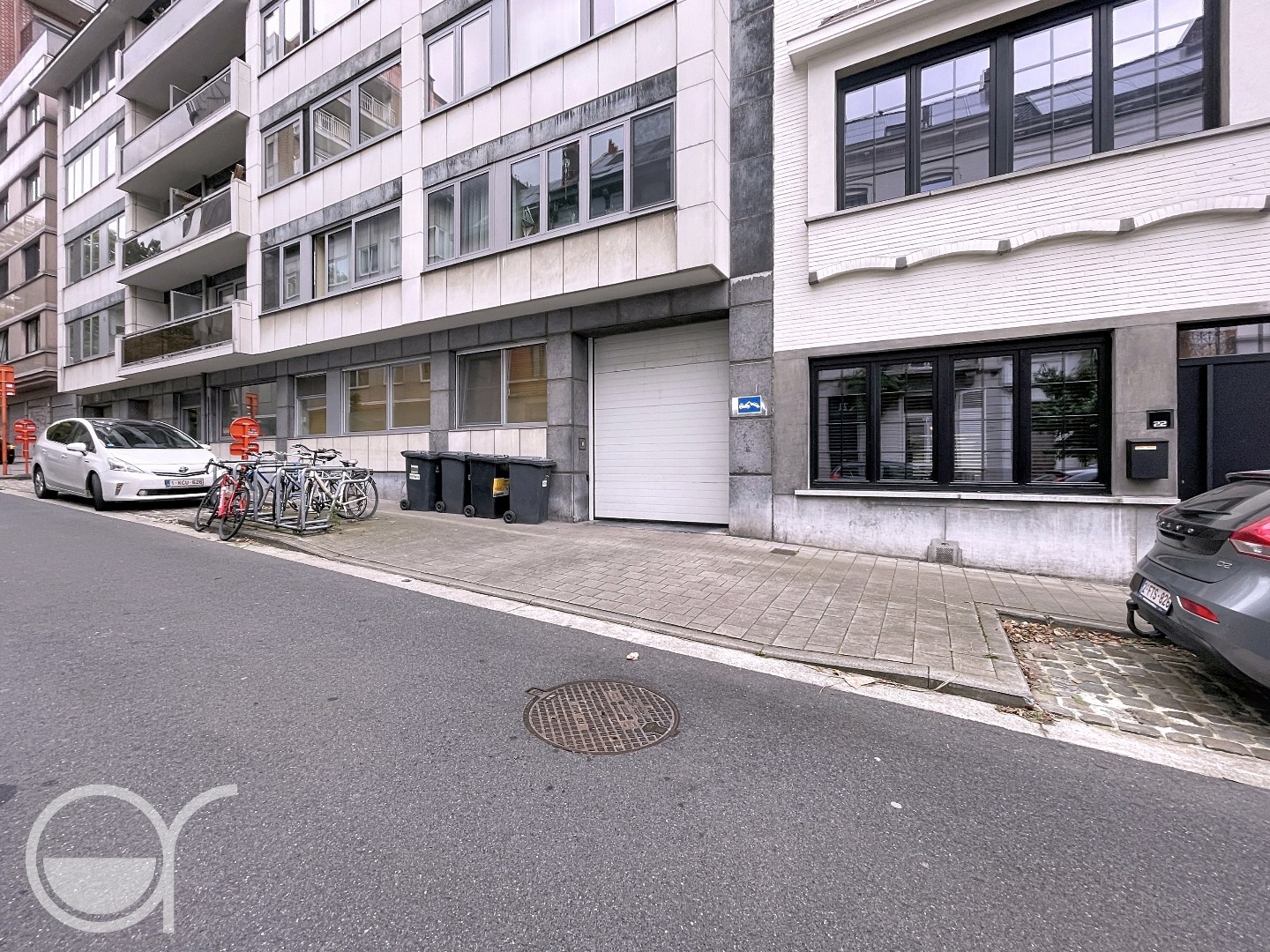 Autostaanplaats nabij Sint-Pietersstation te Gent. - foto 1