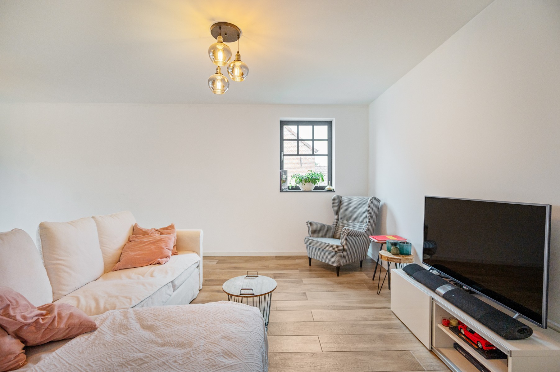 Prachtig en recent appartement met terras en autostaanplaats in het hart van Pulle - foto 5