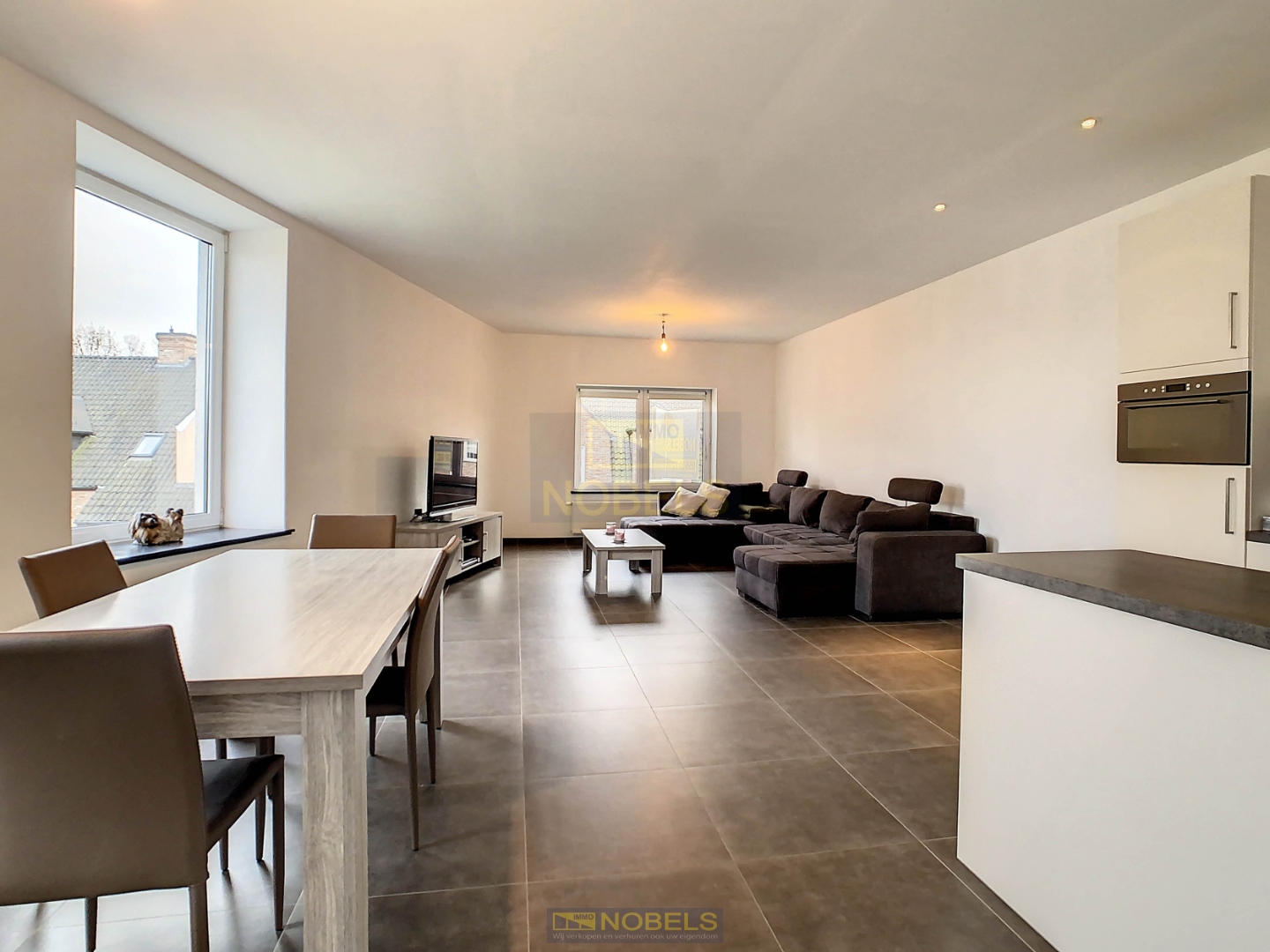 Te koop, handelsruimte met 2-slaapkamerappartement op gunstige ligging te Dikkelvenne (Gavere) - foto 4