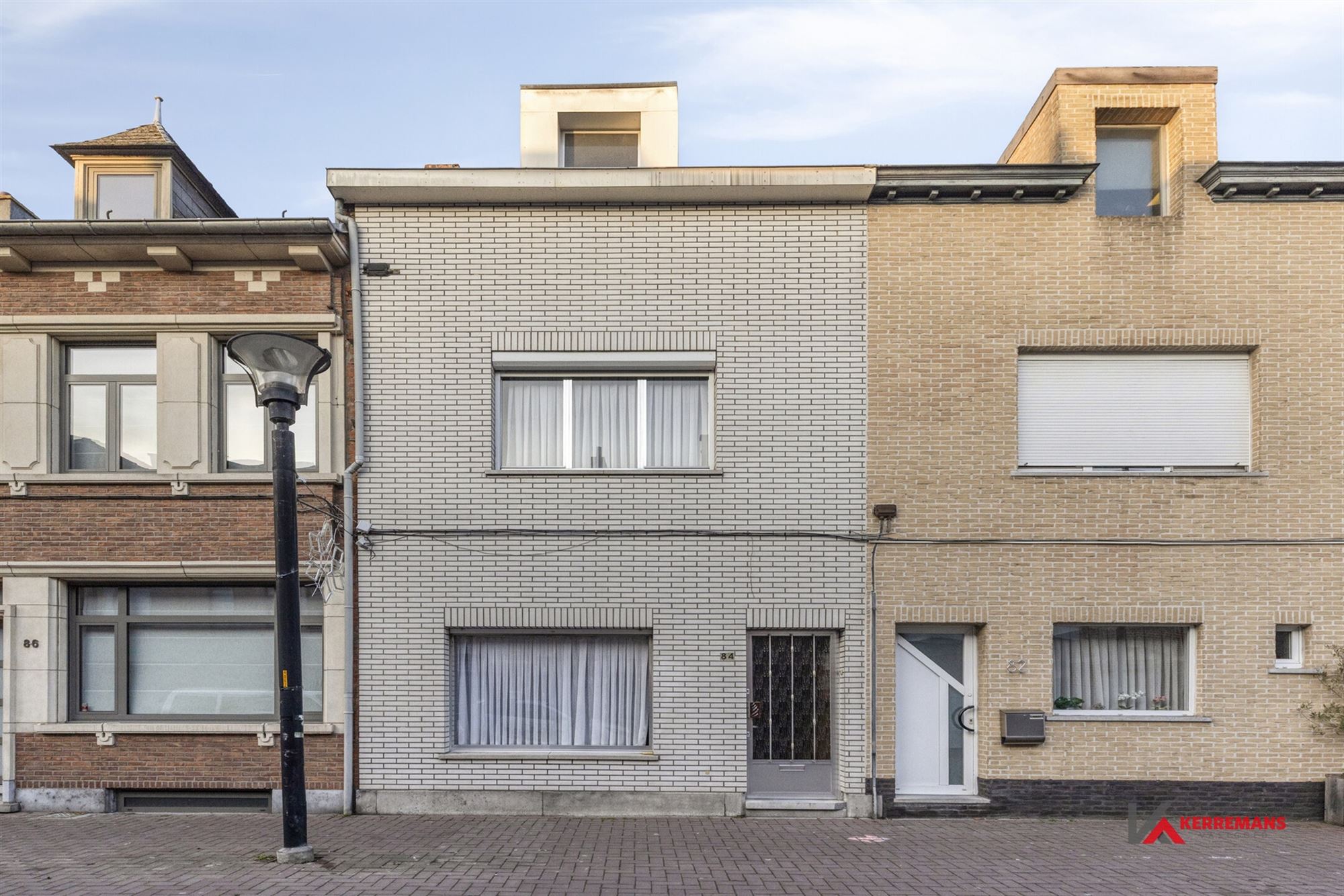 Op te frissen woning met 4 slaapkamers, tuin en garage.  - foto 2